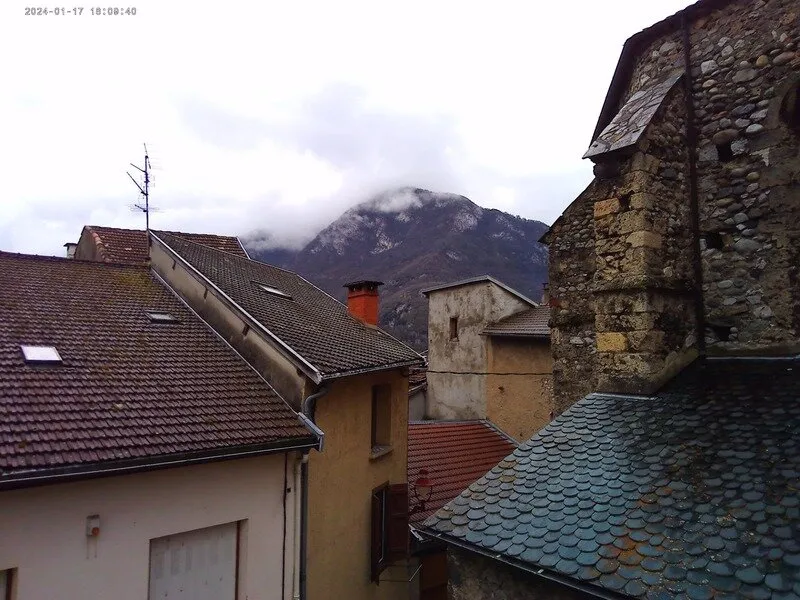 Rõdu - Charming 3-Piece House with Terrace in Tarascon-sur-Ariège