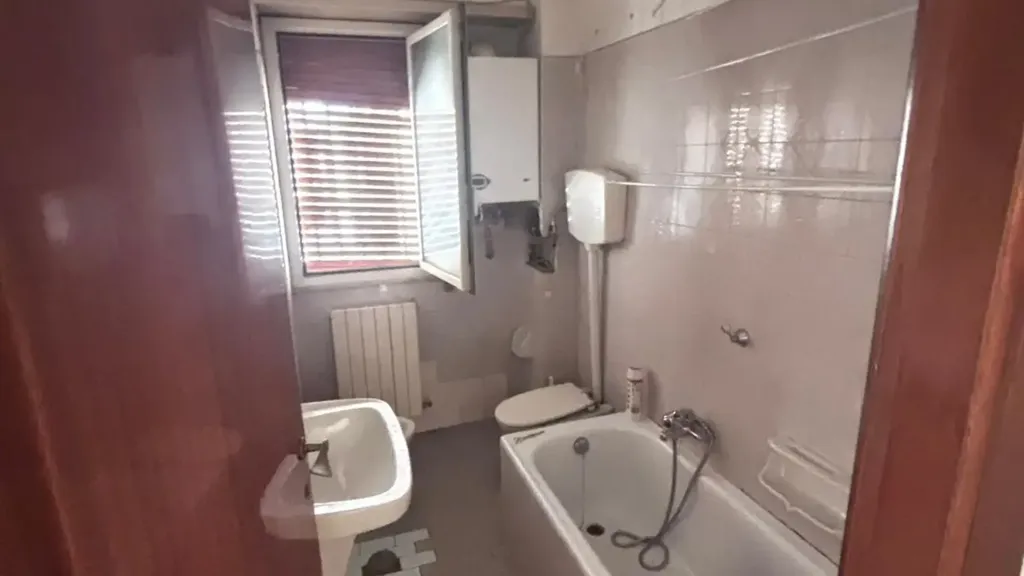 Central Trilocale for Renovation in Cosenza