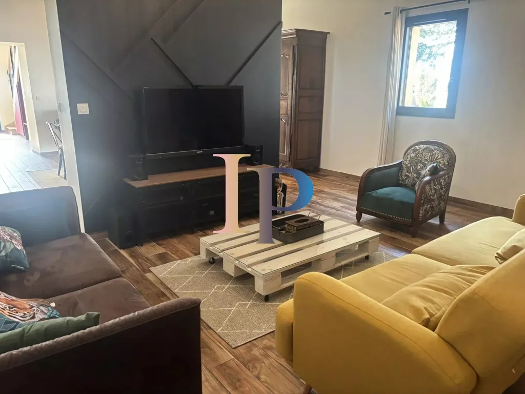 Séjour - Maison en Pierre Rénovée avec Piscine près de Charlieu