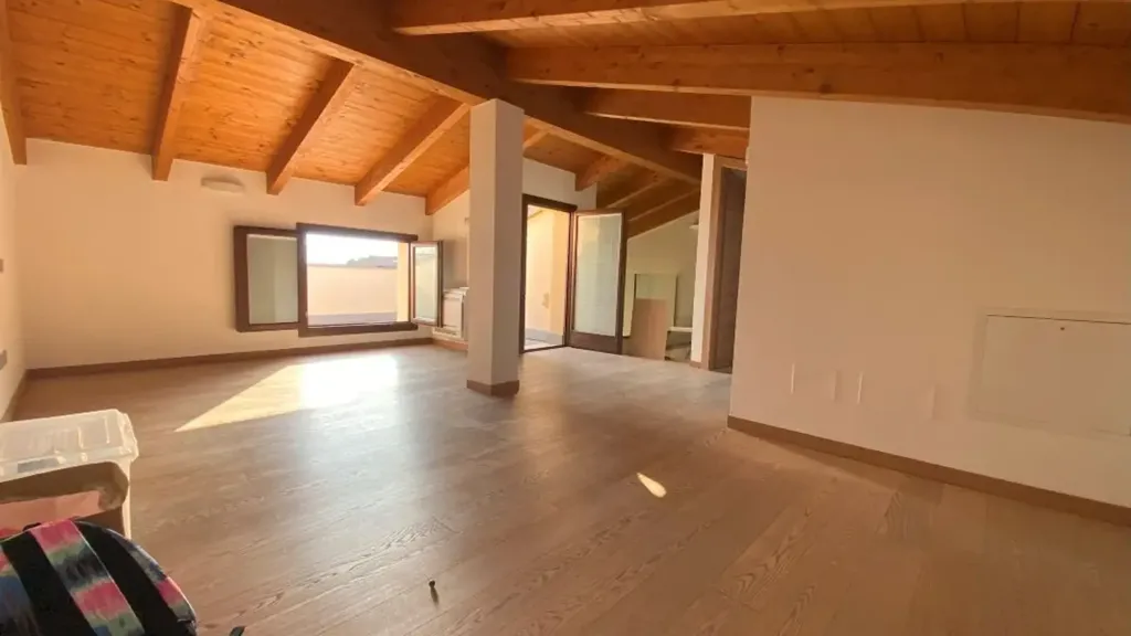 Pièces - Triplex in Villa with Terraces in Treviolo