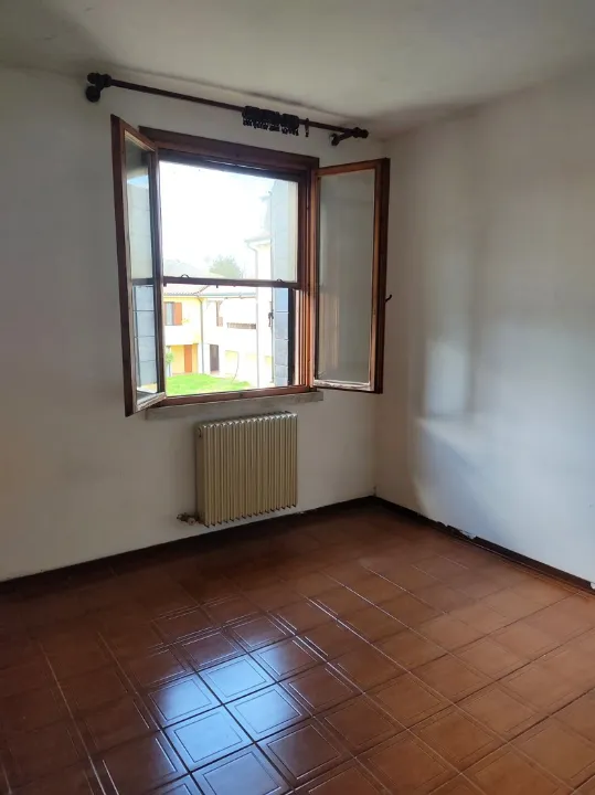 Toad - Spacious Three-Bedroom Apartment with Terrace in Adria