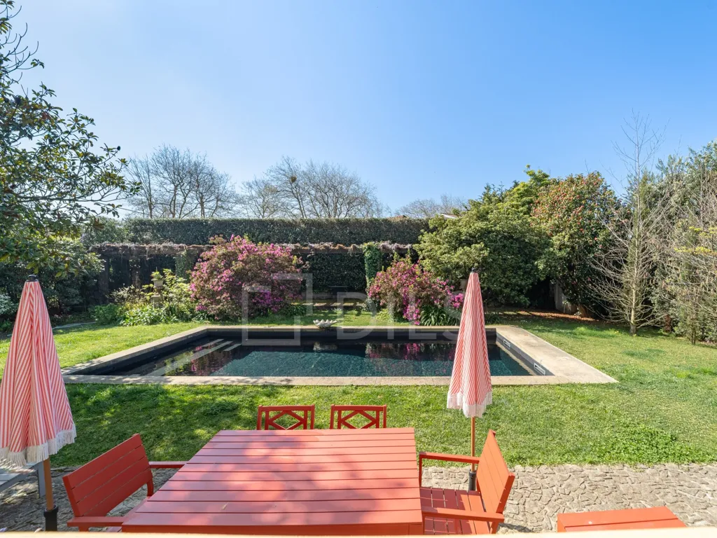 Bassein - Historic Palacete with Pool in Miramar