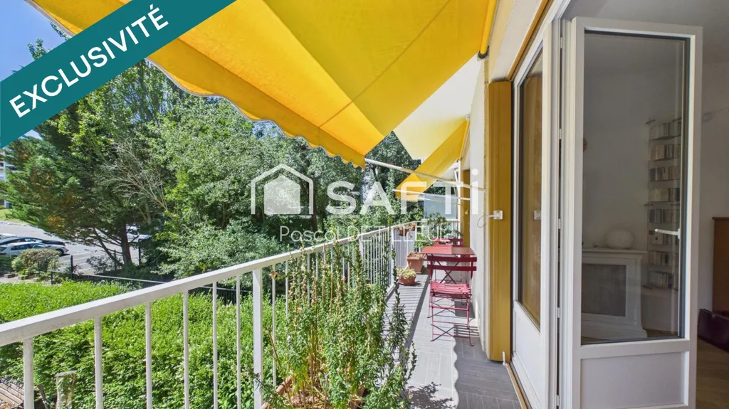 Rõdu - Spacious 7-Piece Apartment with Balcony in Garches