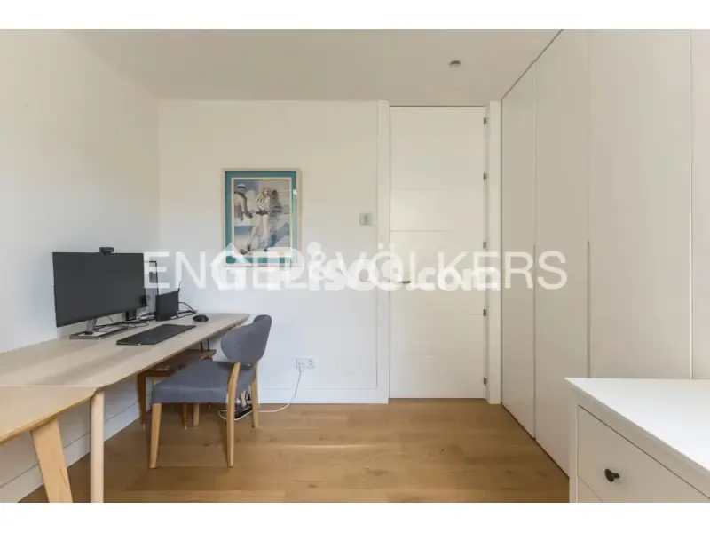 Bureau - Apartment with Balcony in Chamberí