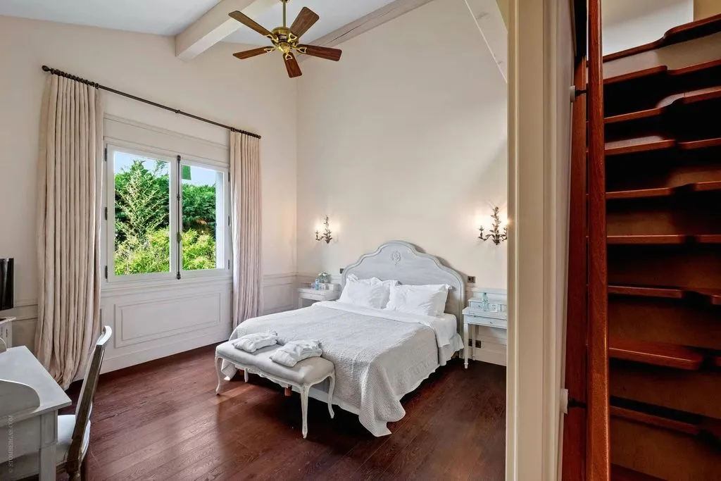 Bedrooms - Luxury Villa with Heated Pool in Cap d'Antibes