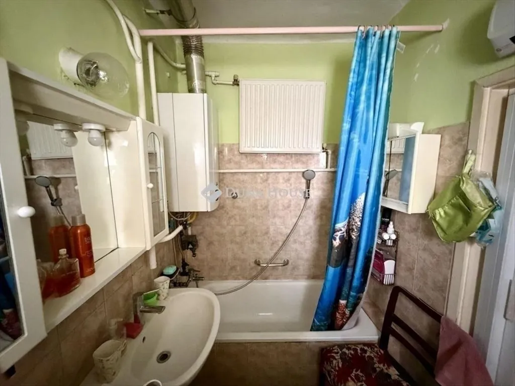 Salles de bain - 3-Bedroom Terraced House in Central Pécs