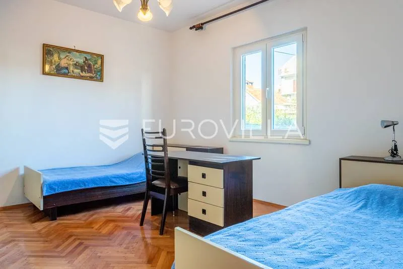 Magamistoad - Two-Bedroom Apartment with Terrace in Trogir