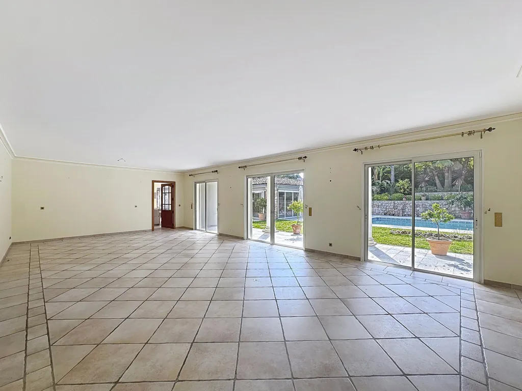 Séjour - Villa Récemment Construite avec Piscine à Mougins