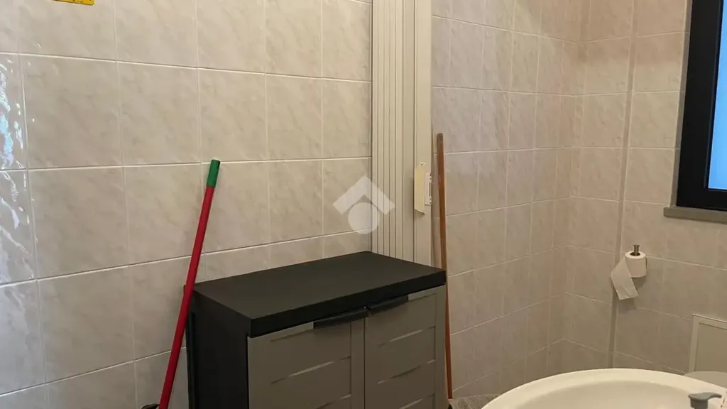 Salles de bain - Commercial Space with Double Frontage in Grottaglie