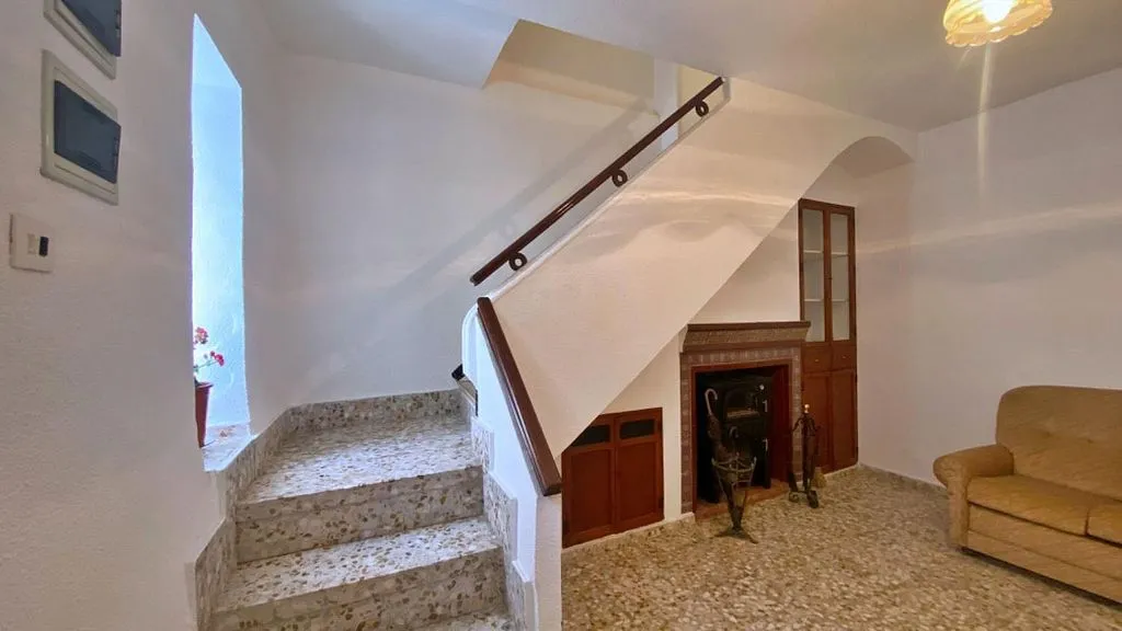 Pièces - Reformed Adosado with Chimney in Abarán