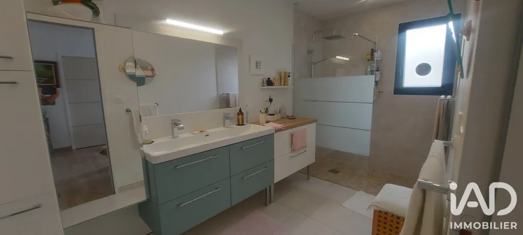 Salles de bain - Maison Récemment Construite avec Jardin à Saint Alban