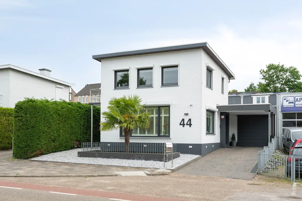Exterior - Detached House with Solar Panels in Heerlen