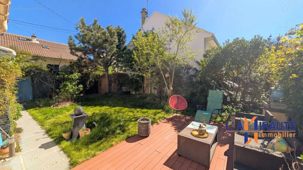 Jardin - Maison avec Jardin et Terrasse à Houilles