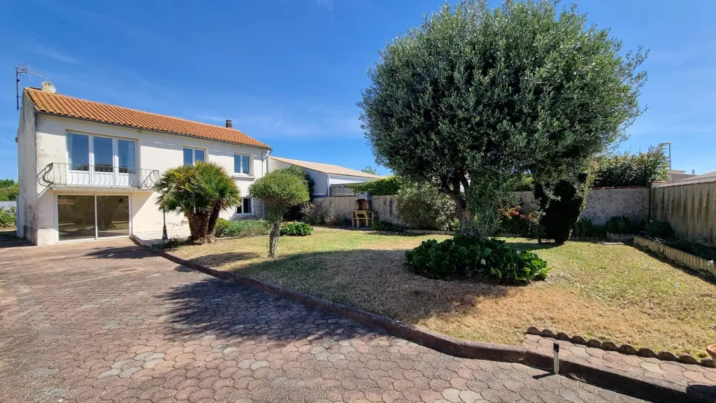 Giardino - House with Divisible Land in La Jarne