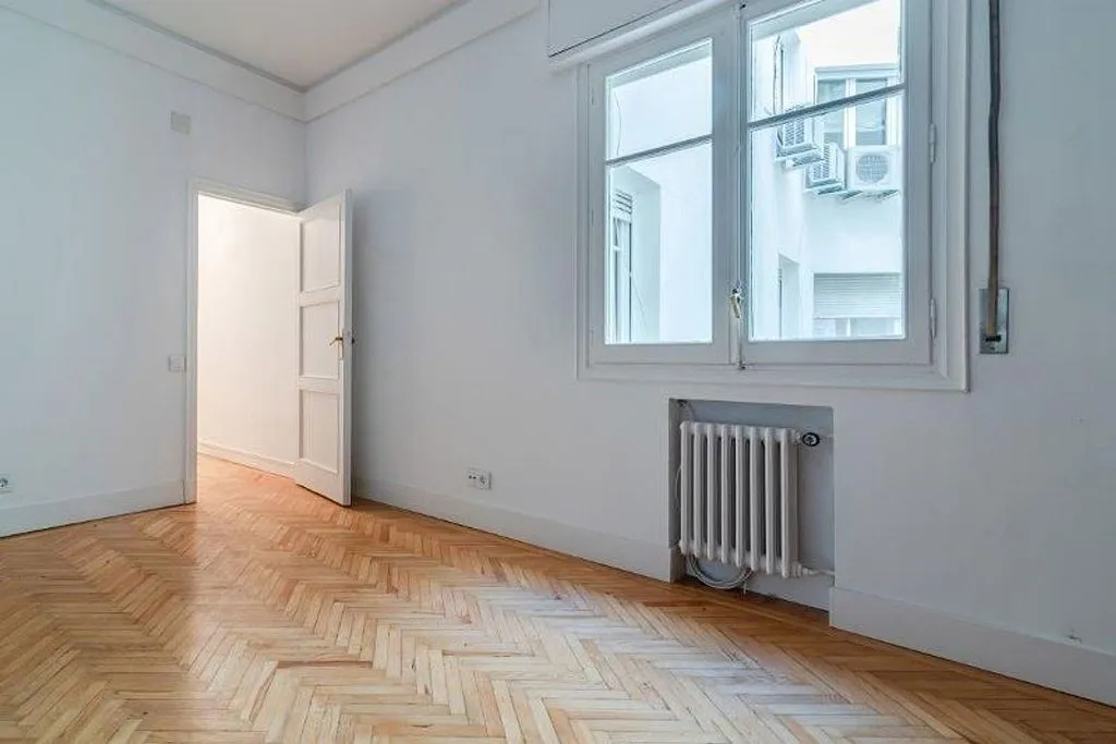 Pièces - 4-Bedroom Flat with Air Conditioning in Goya
