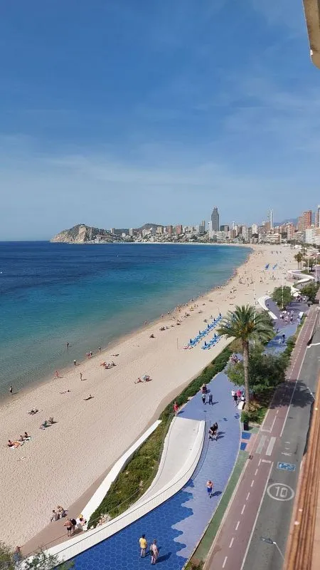 Rõdu - Seafront Apartment with Pool in Benidorm