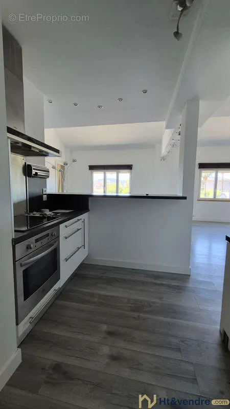 Cucina - Duplex Apartment with South-Facing Loggia in Hyères