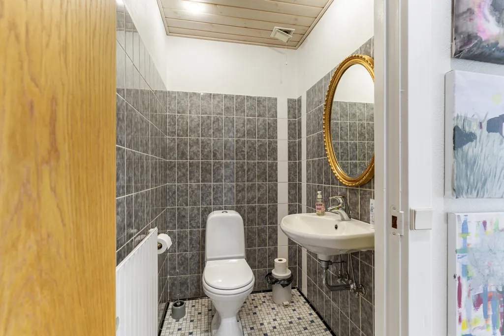 Bathrooms - Modernised Villa with Garden in Linde