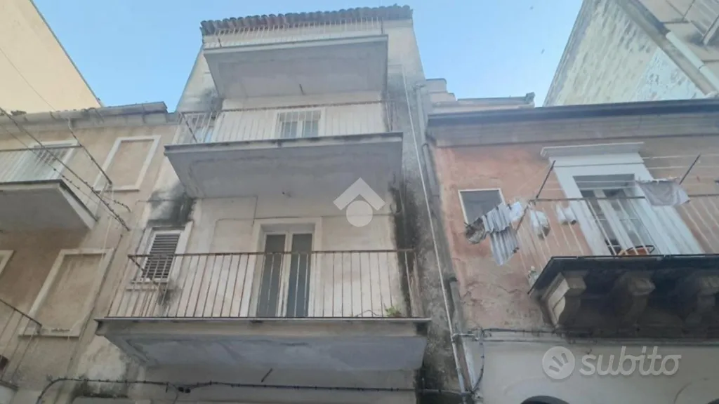 Välivaade - Multi-level House for Renovation in Ragusa Centre