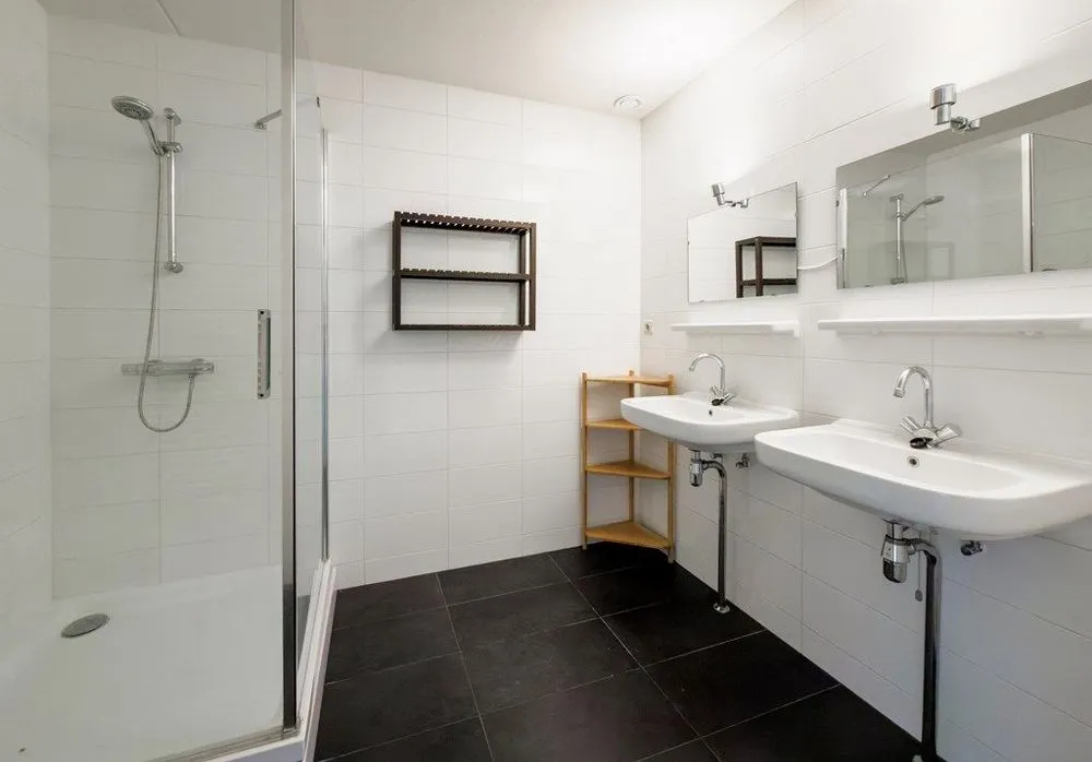 Vannitoad - 3-Bedroom Apartment in Heemstede