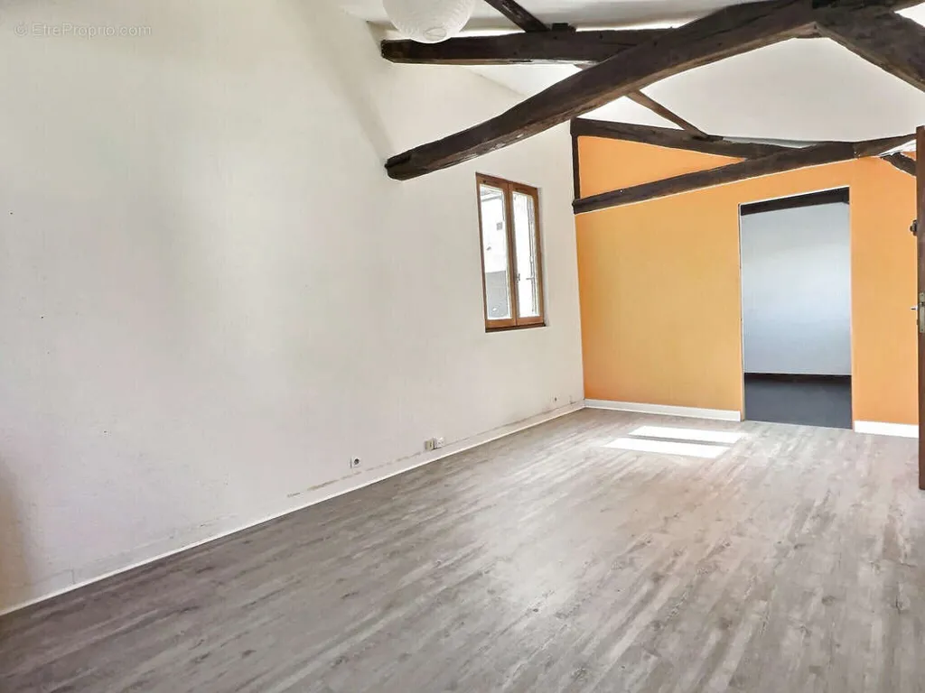 Pièces - Appartement Charmant avec Poutres dans le Centre d'Angers