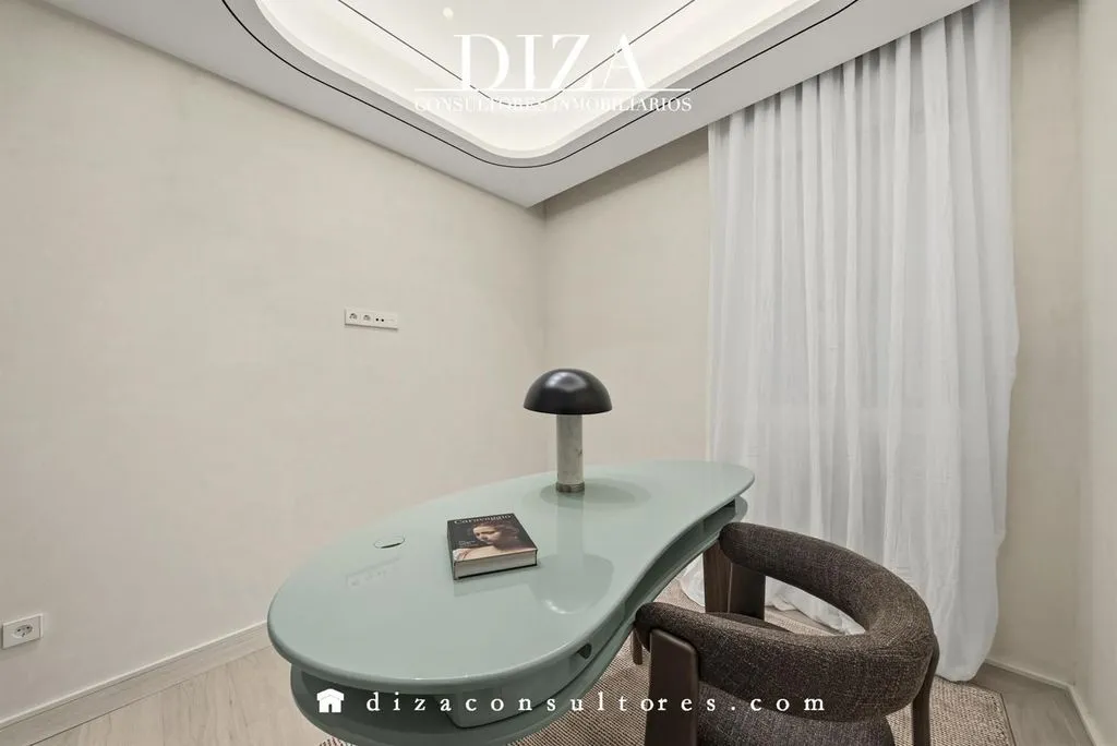 Bureau - Luxury Flat with 4 Bedrooms in Madrid
