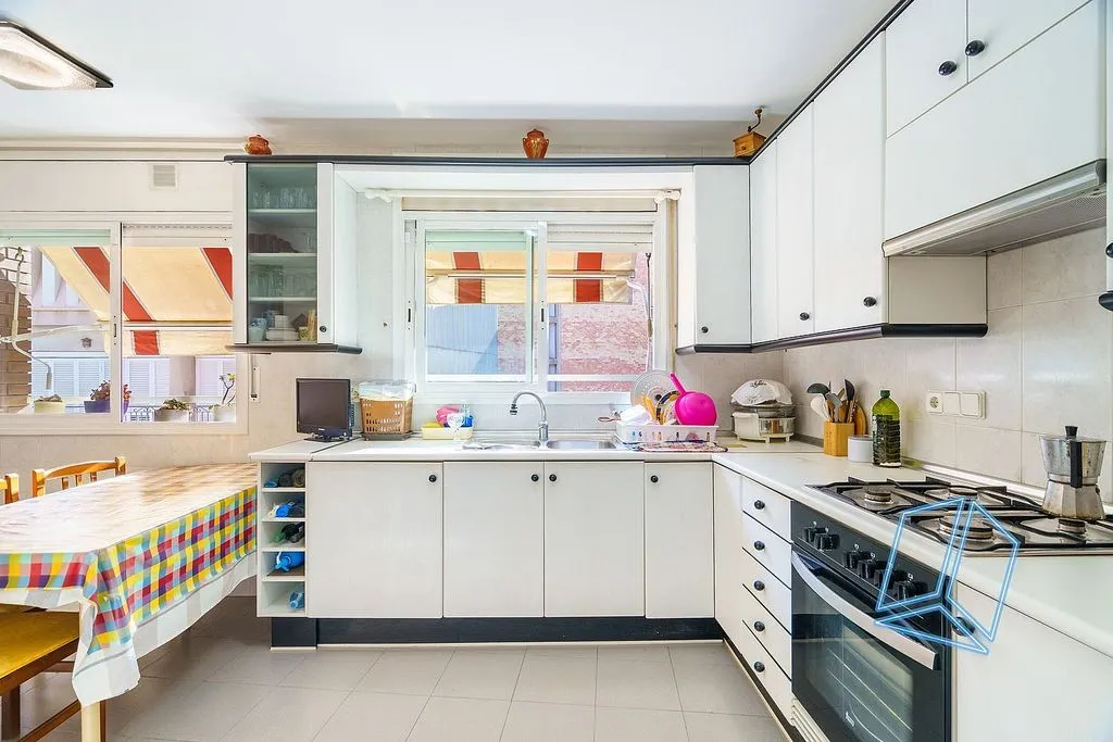 Cuisine - Charming Chalet with Terrace in Gavà Centre