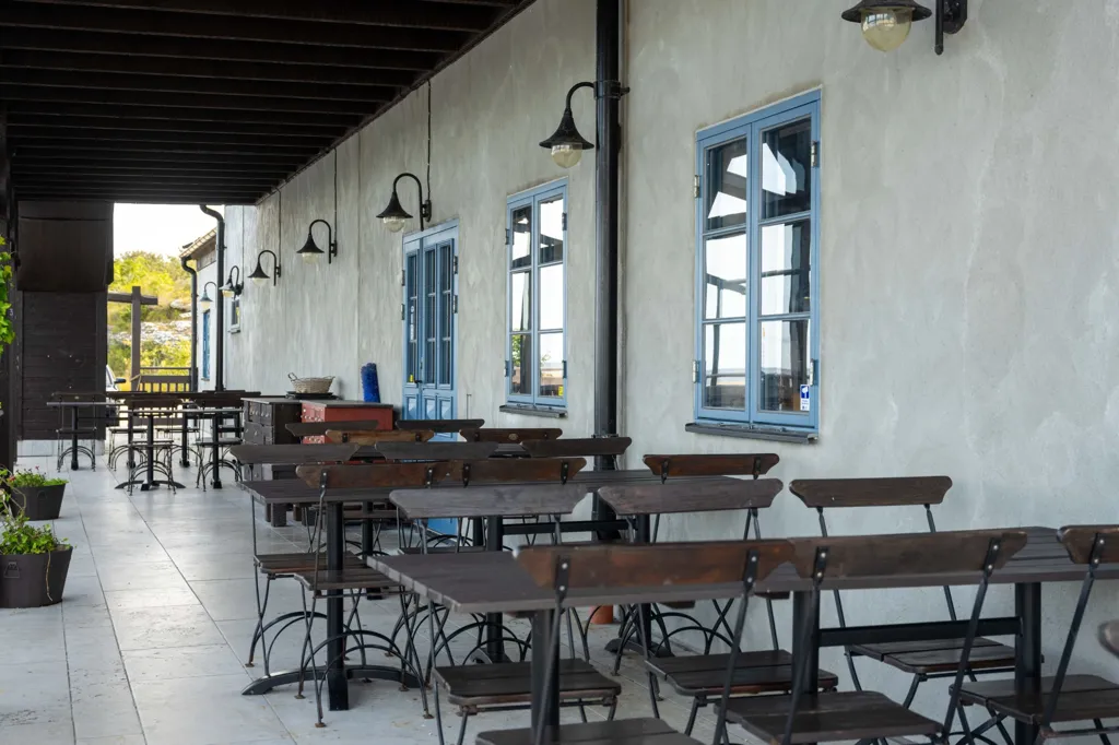 Terrass - Commercial Property with Sea View in Herrvik