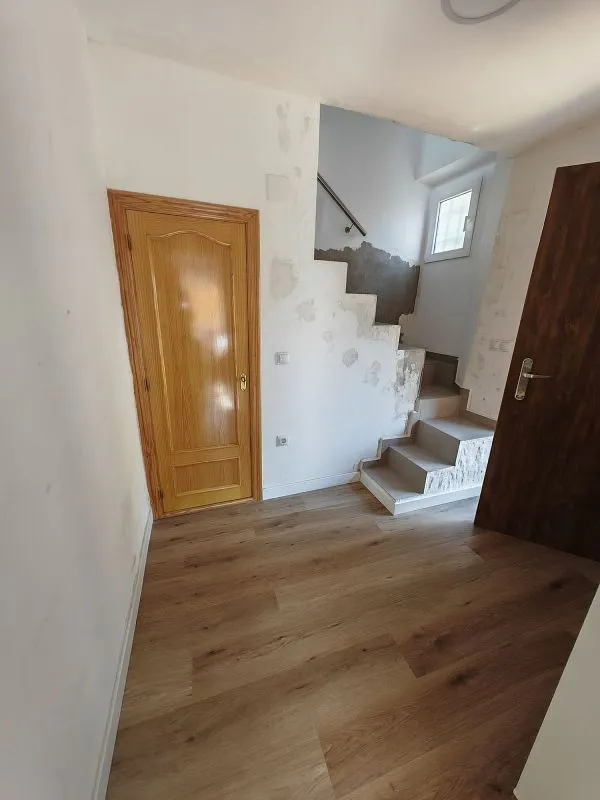 Esik - Fully Renovated Townhouse with Terrace in Agost