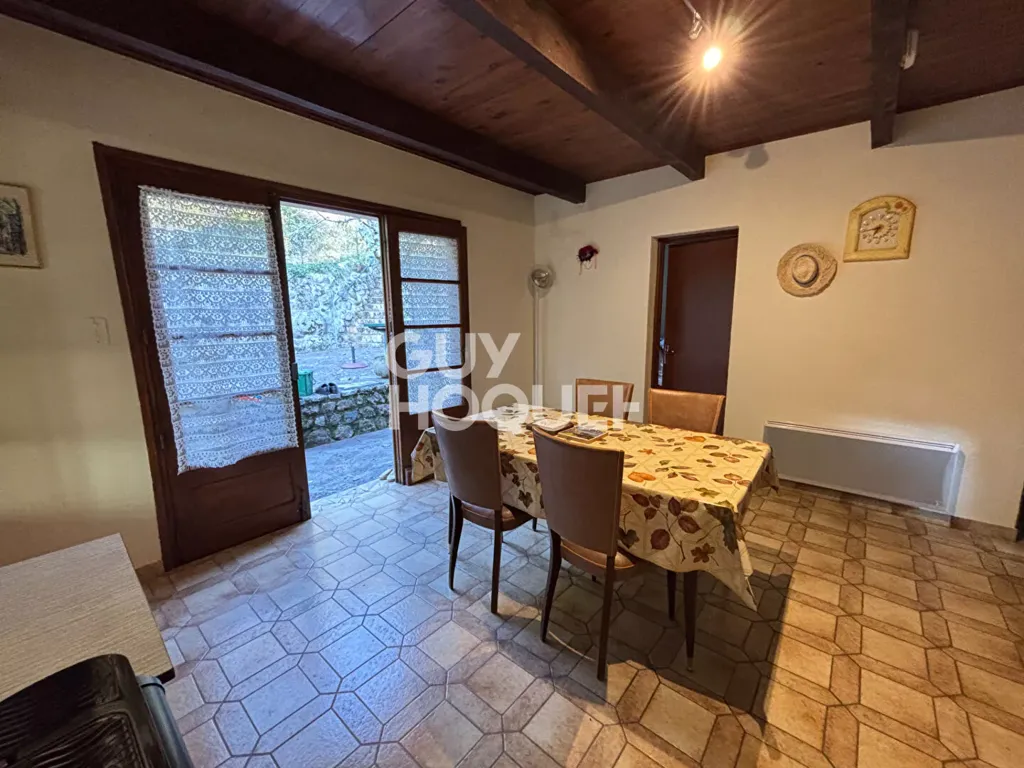 Salle à manger - Maison Individuelle avec Vue Panoramique à Burzet