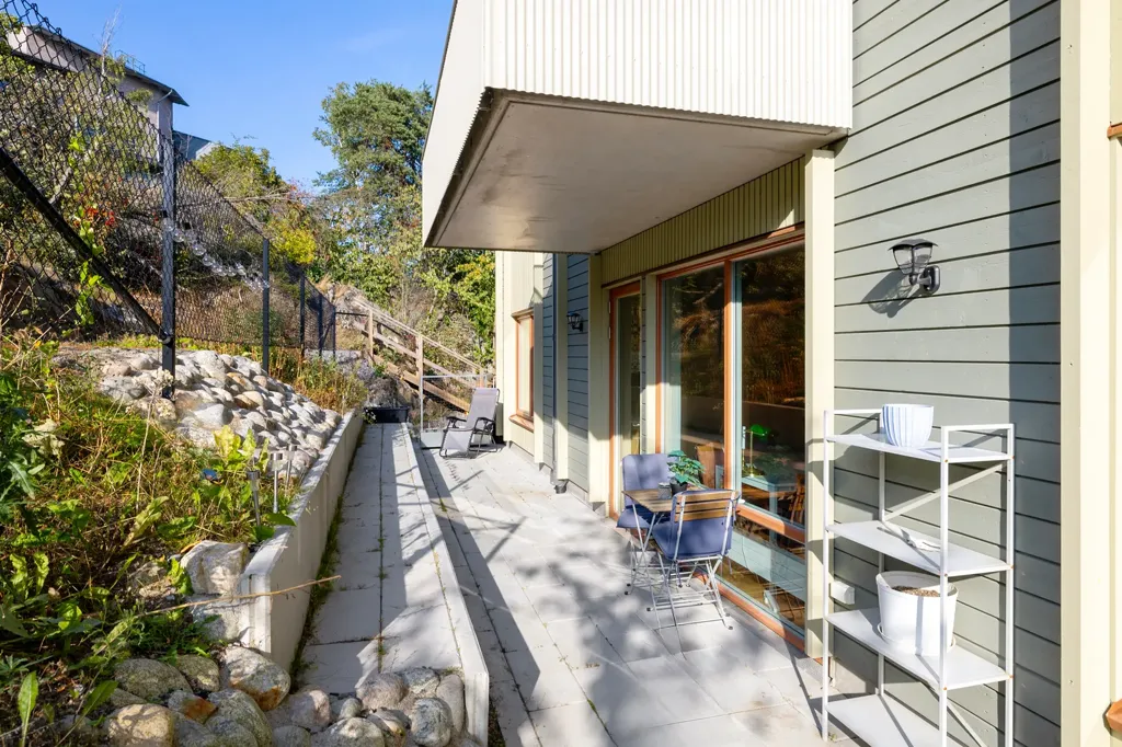 Terrasse - Three-bedroom Apartment with West View in Nynäshamn