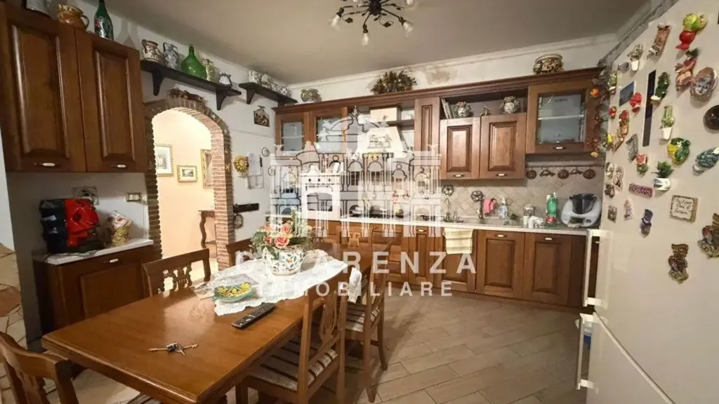 Cuisine - Rustic-Style Apartment with Balconies in Catania