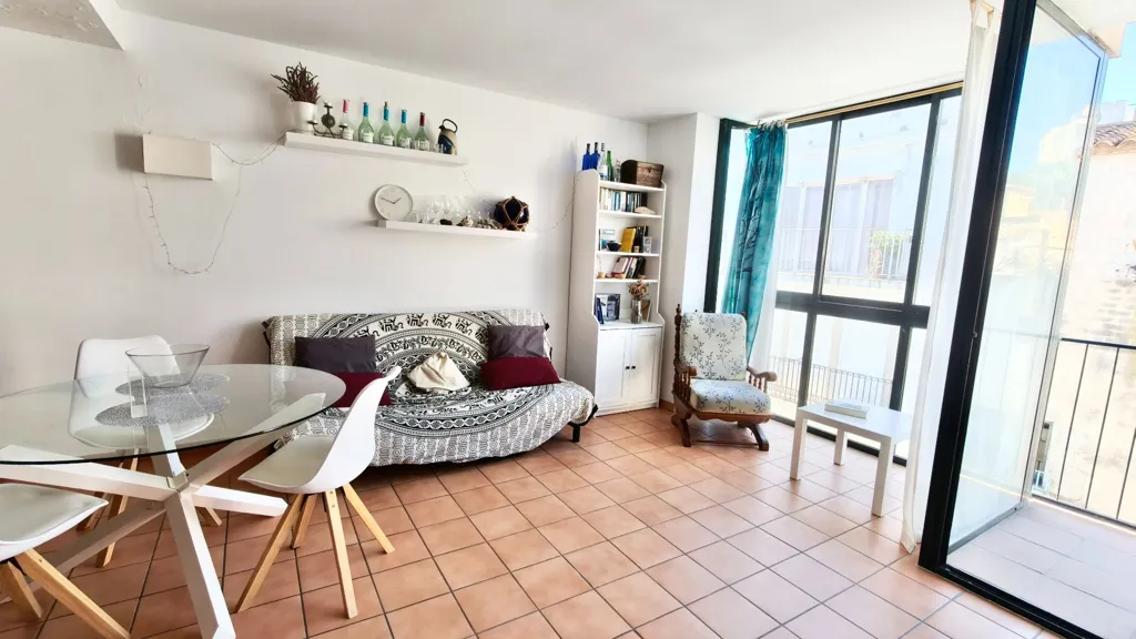 Elutuba - Modern Flat with Sea View in L'Escala
