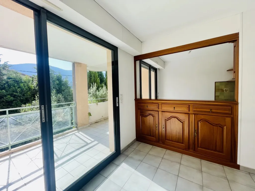Balcon - Appartement avec Terrasse au Centre-ville de Nyons