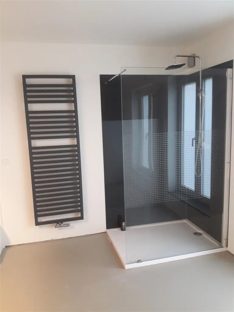 Salles de bain - Pand Commercial avec Appartement à Ranst