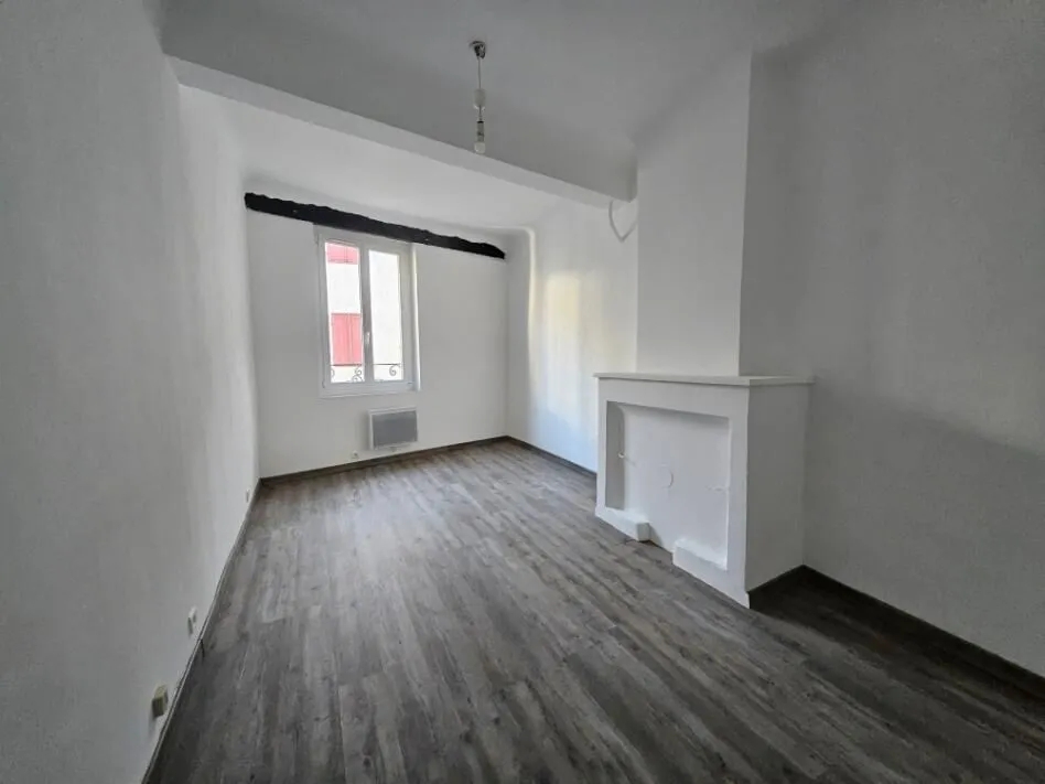 Pièces - Appartement Lumineux en Rue Piétonne à Castellane