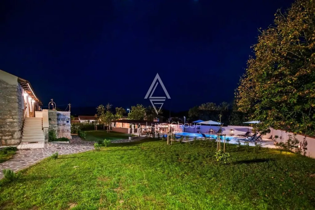 Bassein - Rustic Villa with Private Pool in Pićan