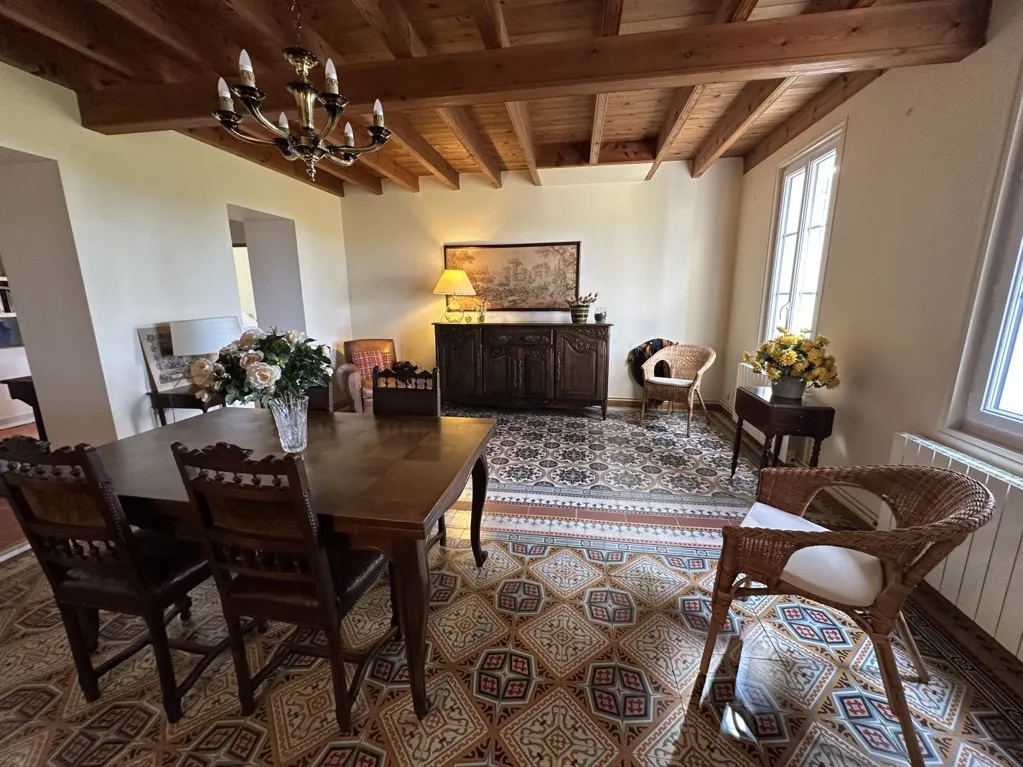 Sala da pranzo - 1910 Stone House with Vineyard View in Puisseguin