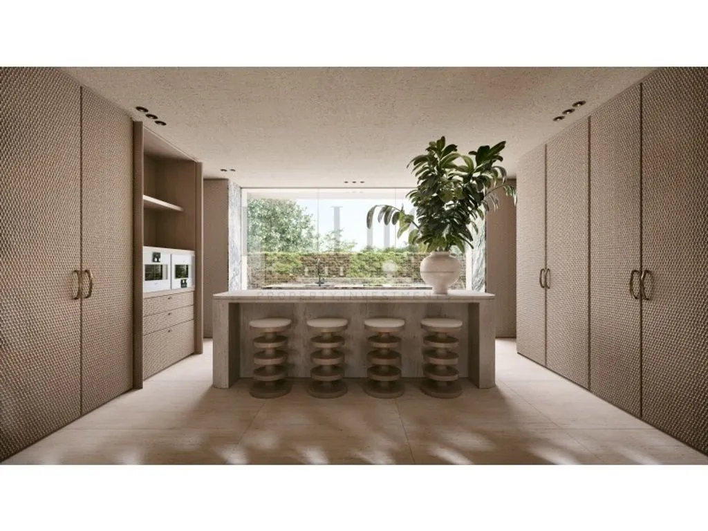 Luxury Villa with Pool in Quinta da Marinha, Cascais