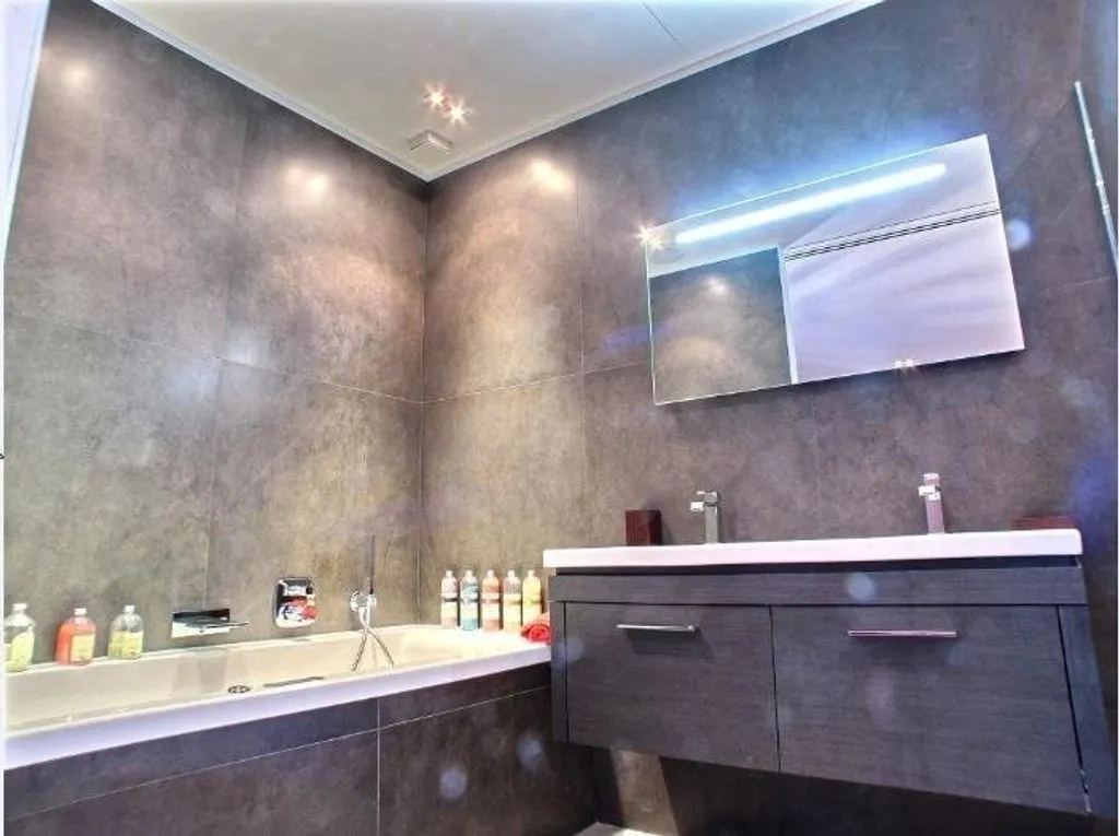 Salles de bain - Penthouse avec terrasse sur le toit à Cannes