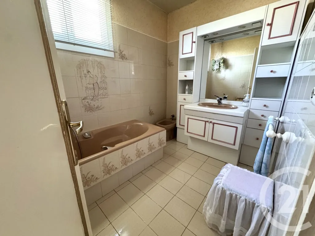 Salles de bain - Villa Modulable avec Piscine à Mireval