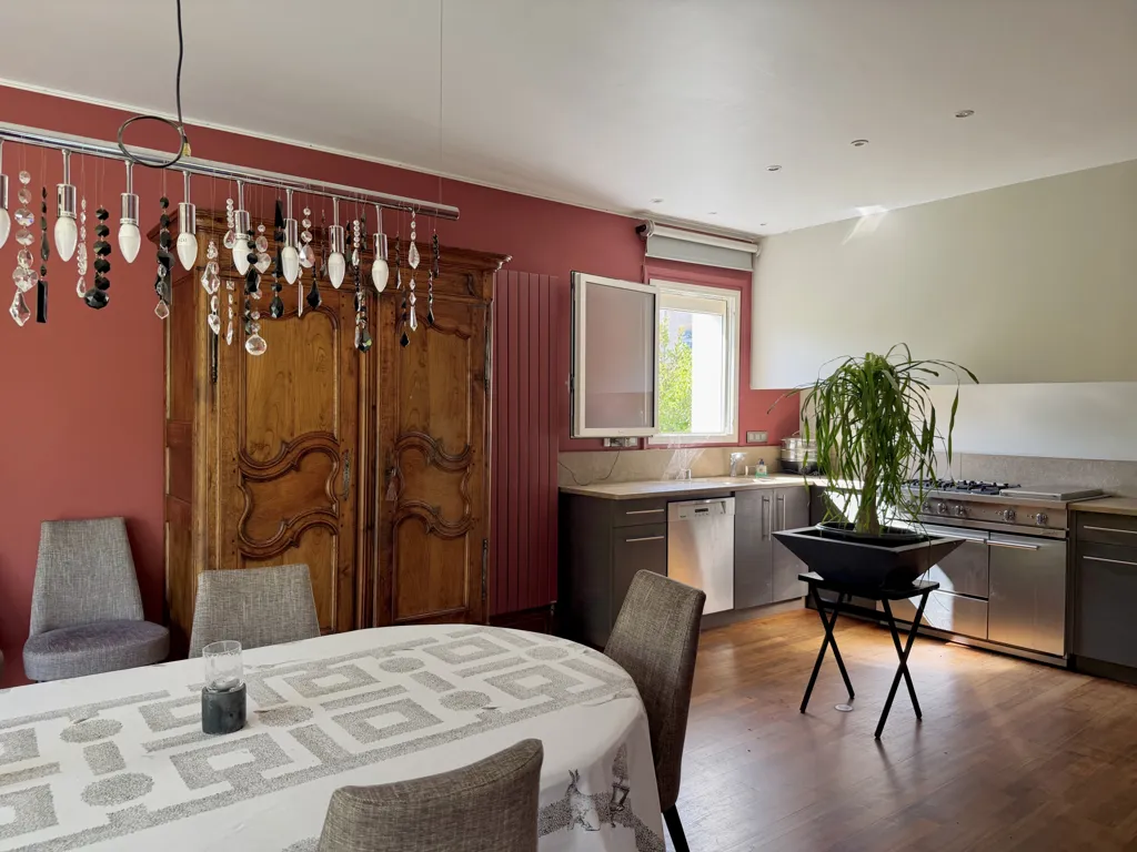 Sala da pranzo - Architect-Designed House in Chauffailles Town Centre