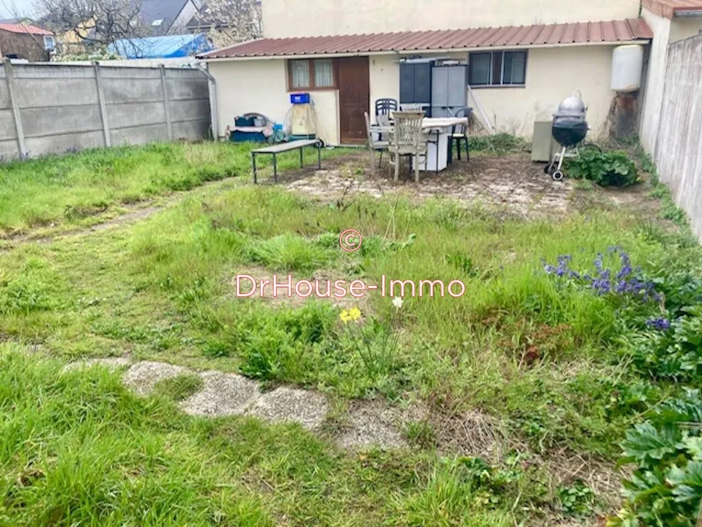 Jardin - Maison avec Dépendance et Local à Chelles, Proche RER E