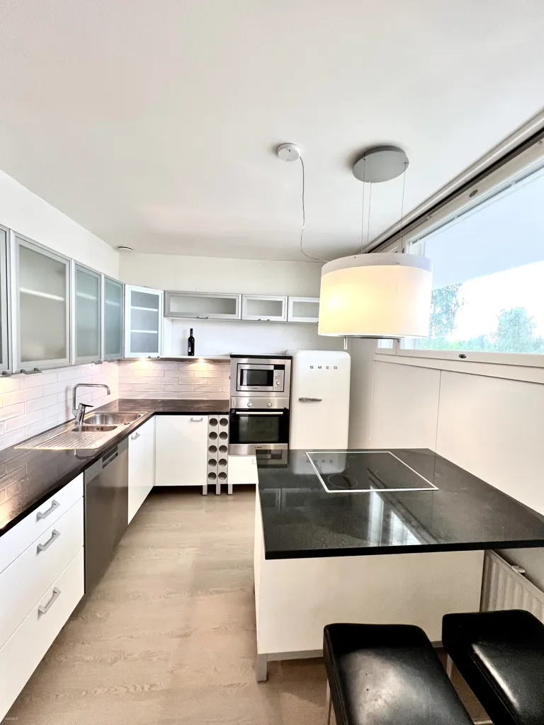 Köök - Spacious Flat with Large Balcony in Tapanila