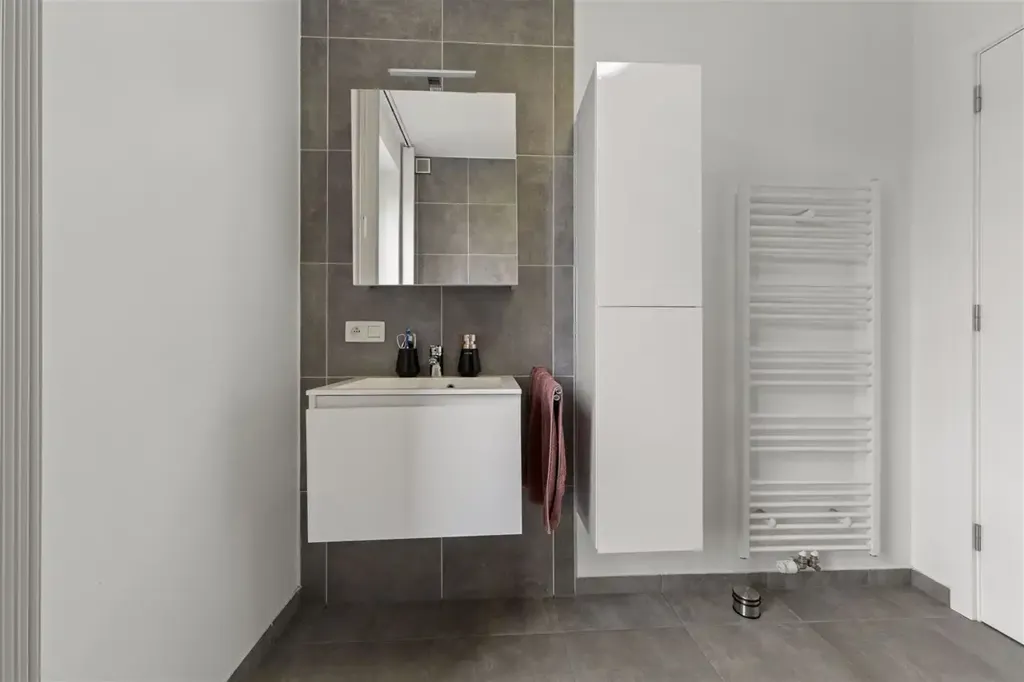 Vannitoad - Stylish Apartment with Canal View in Hasselt