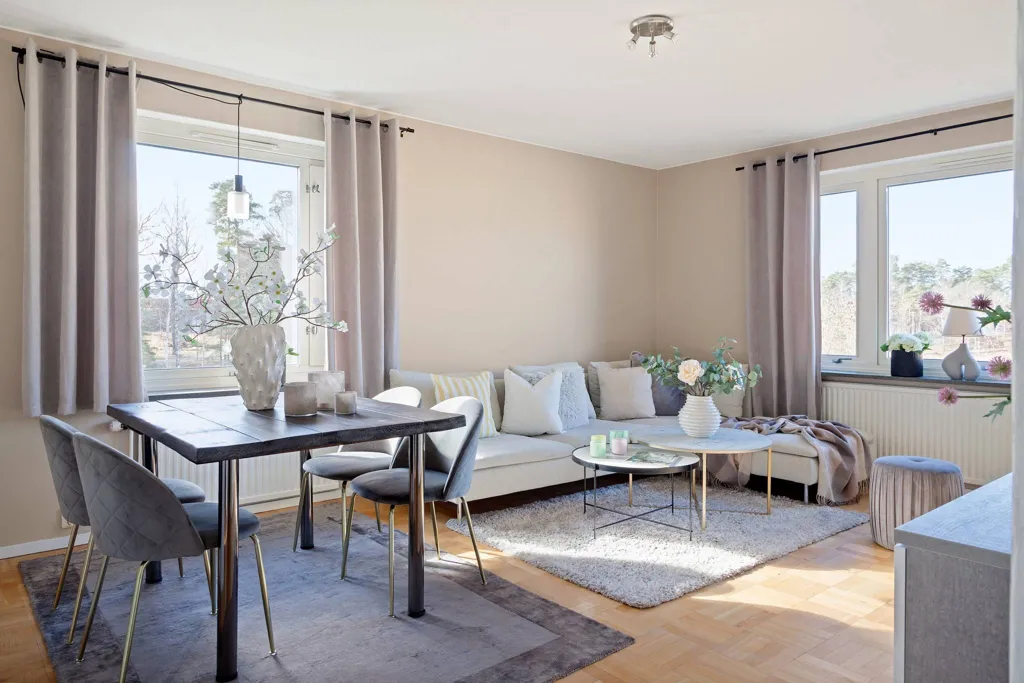 Salle à manger - Corner Flat with South-West Balcony in Urban Area