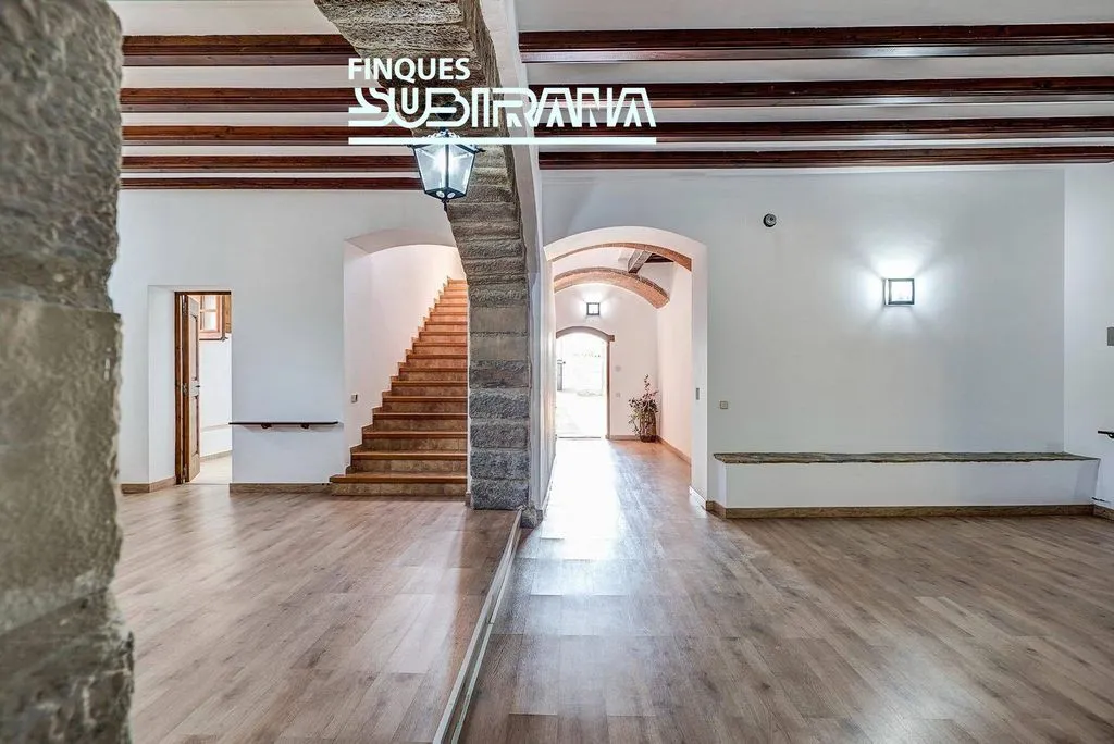 Entrée - Restored Farmhouse with Pool in Igualada