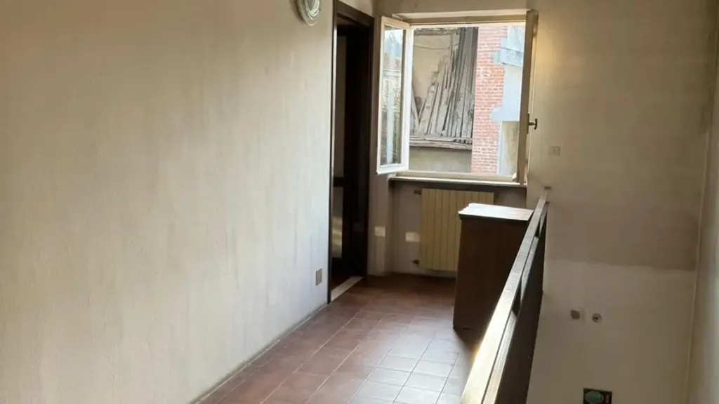 Entrée - Rustic Cottage for Renovation in Casale Monferrato