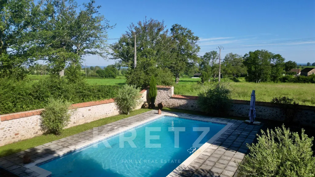 Piscine - Maison Rénovée avec Piscine dans le Bocage Bourbonnais