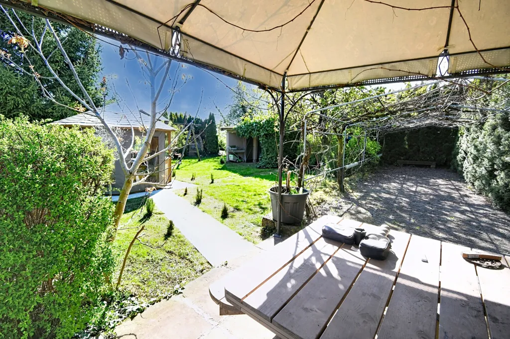 Jardin - Maison de Caractère en Pierre à Morfontaine